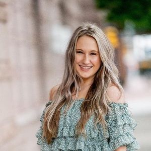 Meet your Posher, Alexxandria